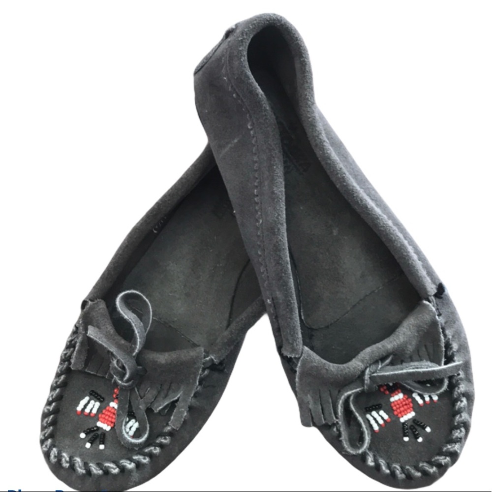 Minnetonka Moccasins Gray Suede Beaded 7.5